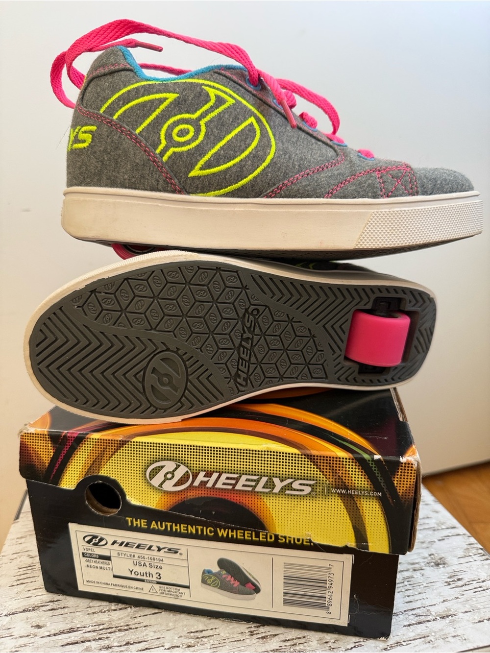 Heelys • Youth size3 Wheeled Sneakers